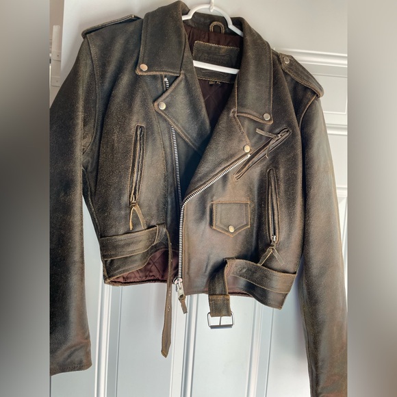 Unisex, distressed, brown leather jacket. Minimal wear. - Picture 3 of 8